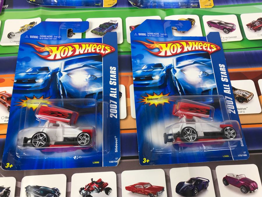 Hot Wheels Poster With (8) New Old Stock Hot Wheels Cars [Photo 7]