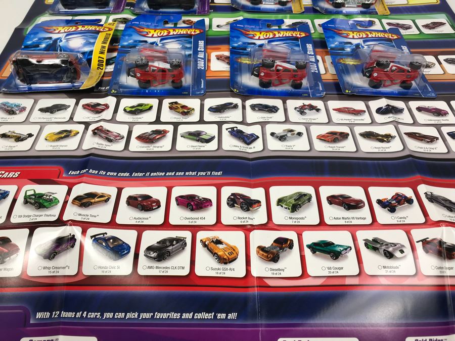 Hot Wheels Poster With (8) New Old Stock Hot Wheels Cars [Photo 9]