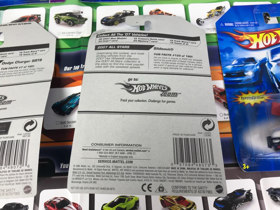 Hot Wheels Poster With (8) New Old Stock Hot Wheels Cars [Photo 12]