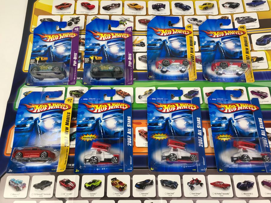 Hot Wheels Poster With (8) New Old Stock Hot Wheels Cars [Photo 3]
