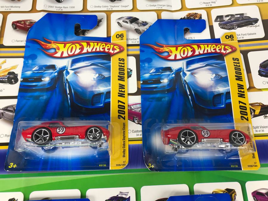 Hot Wheels Poster With (8) New Old Stock Hot Wheels Cars [Photo 5]