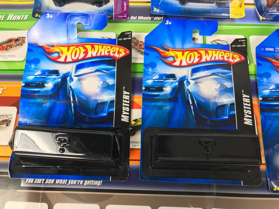 Hot Wheels Poster With (6) New Old Stock Hot Wheels Cars [Photo 7]