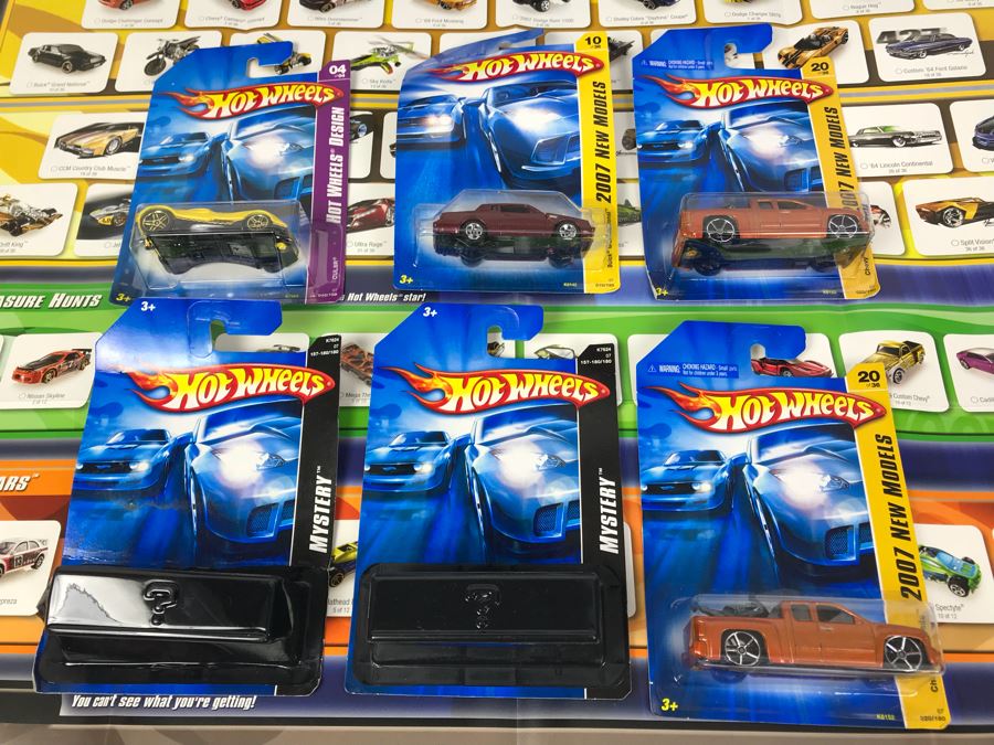Hot Wheels Poster With (6) New Old Stock Hot Wheels Cars [Photo 3]