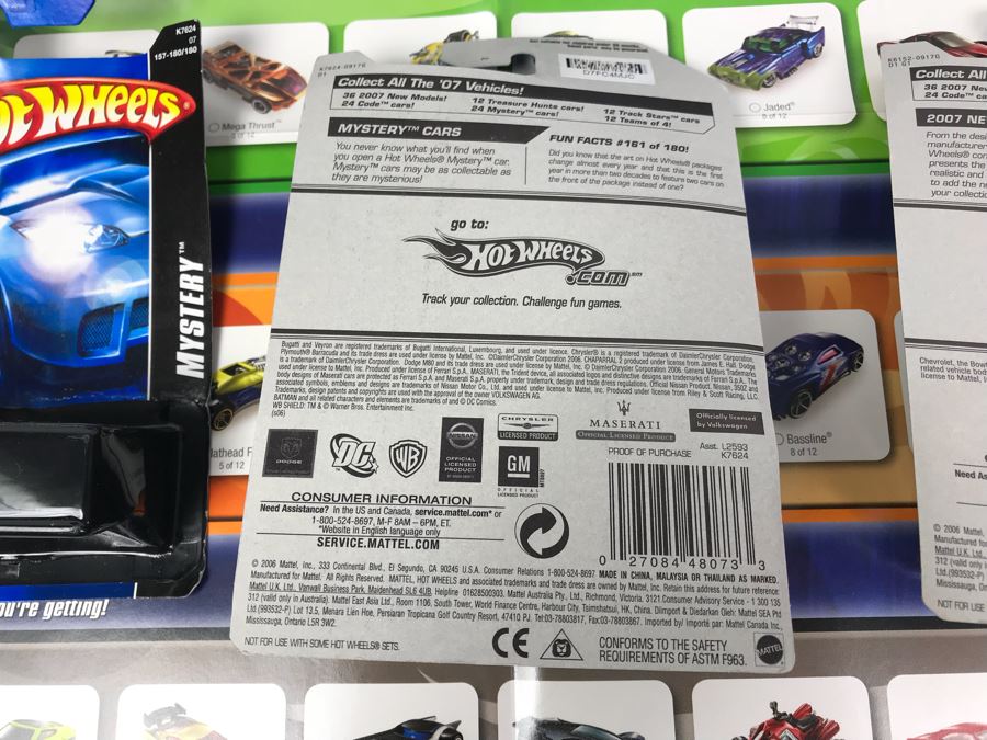 Hot Wheels Poster With (6) New Old Stock Hot Wheels Cars [Photo 10]