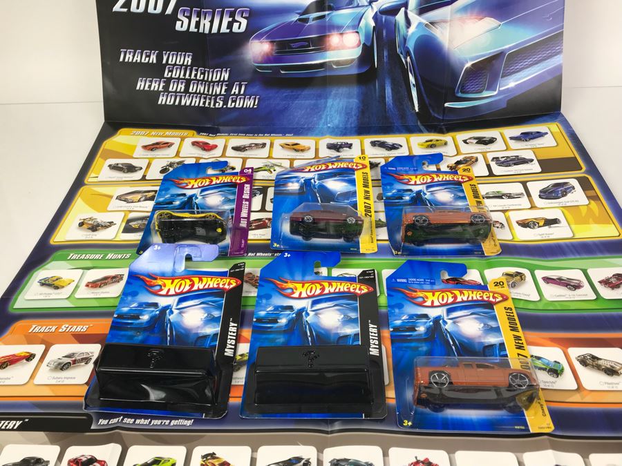 Hot Wheels Poster With (6) New Old Stock Hot Wheels Cars [Photo 2]