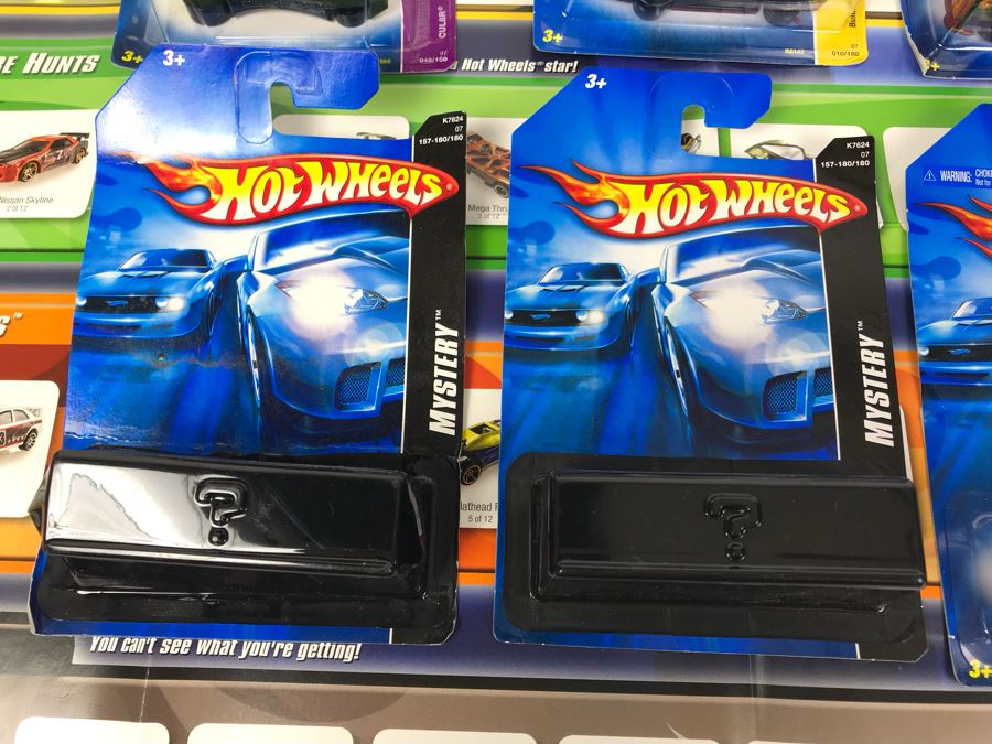 Hot Wheels Poster With (6) New Old Stock Hot Wheels Cars [Photo 6]