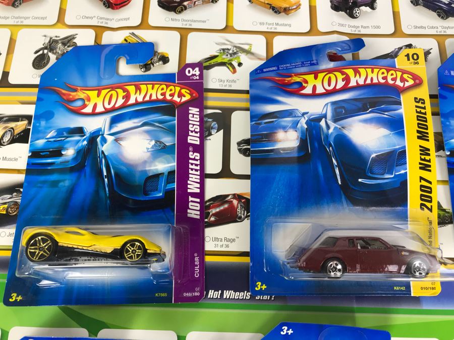 Hot Wheels Poster With (6) New Old Stock Hot Wheels Cars