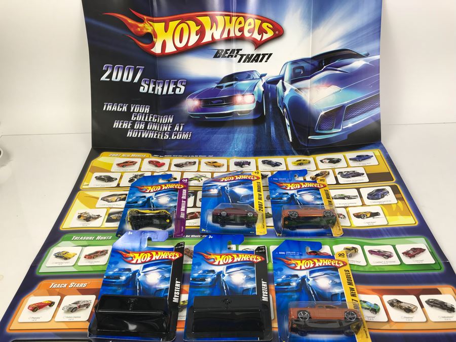 Hot Wheels Poster With (6) New Old Stock Hot Wheels Cars [Photo 1]