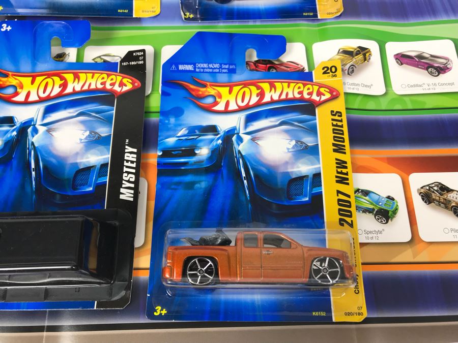 Hot Wheels Poster With (6) New Old Stock Hot Wheels Cars [Photo 8]