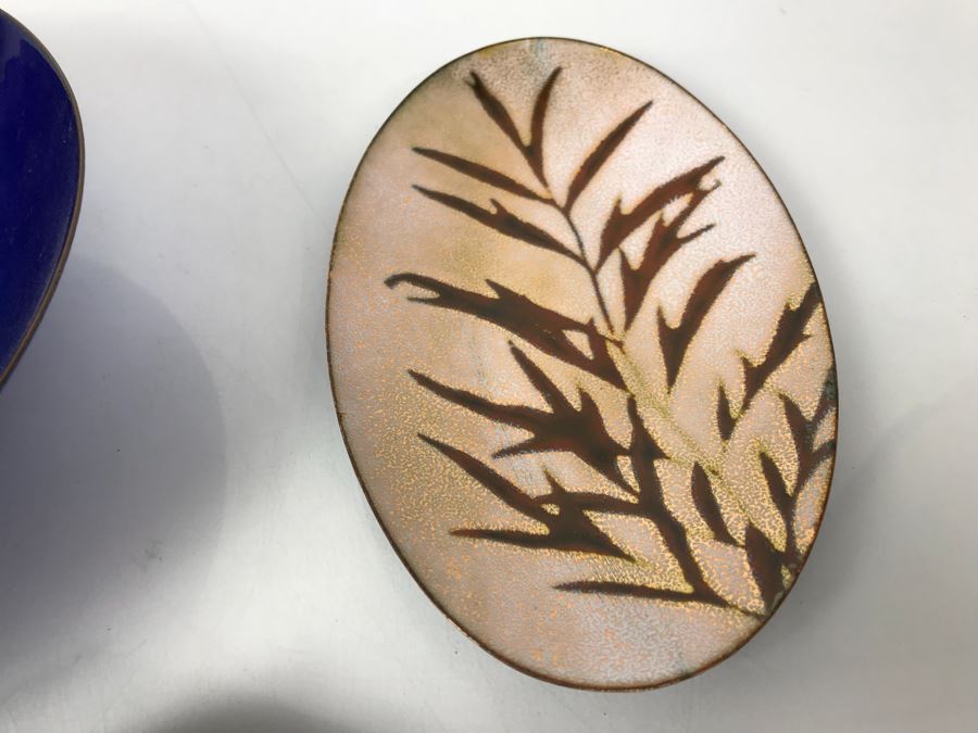 JUST ADDED - (5) Various Handcrafted Mid-Century Enamel Ware Plates Bowls Including Annemarie Davidson [Photo 11]