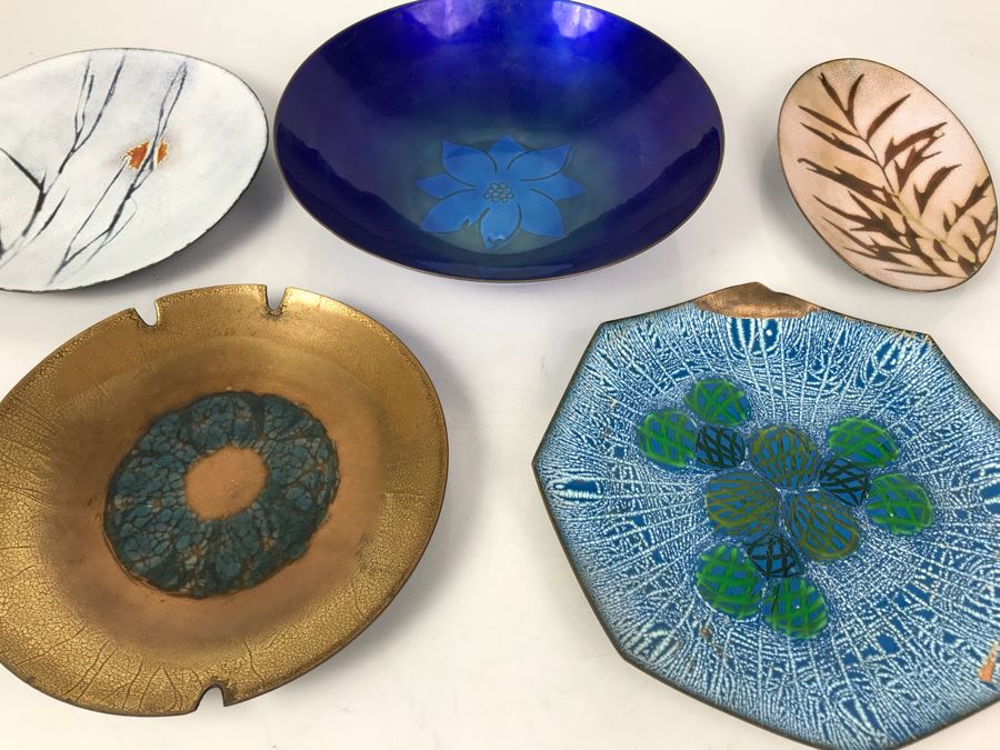 JUST ADDED - (5) Various Handcrafted Mid-Century Enamel Ware Plates Bowls Including Annemarie Davidson [Photo 2]