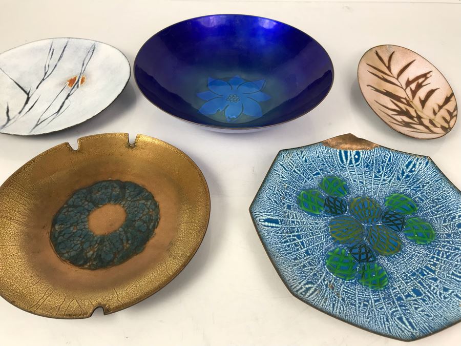 JUST ADDED - (5) Various Handcrafted Mid-Century Enamel Ware Plates Bowls Including Annemarie Davidson
