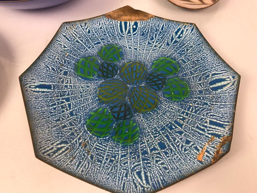 JUST ADDED - (5) Various Handcrafted Mid-Century Enamel Ware Plates Bowls Including Annemarie Davidson [Photo 3]