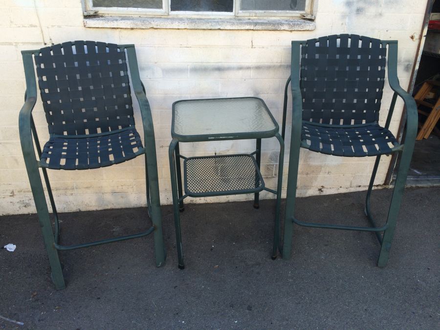 Green Aluminum Patio Set [Photo 1]