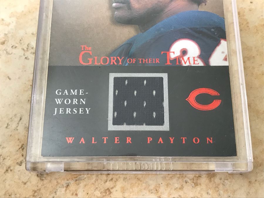 2004 Fleer Game-Worn Jersey Football Card Walter Payton [Photo 2]