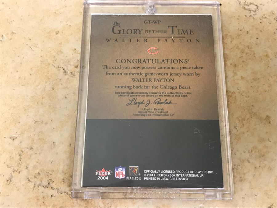 2004 Fleer Game-Worn Jersey Football Card Walter Payton [Photo 3]