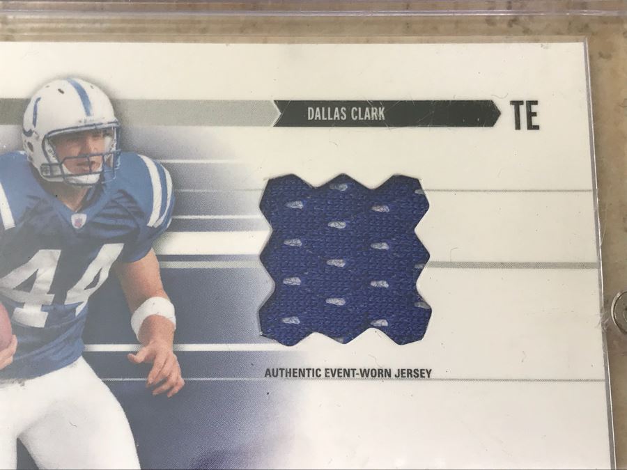 2003 Donruss Rookie Event-Worn Jersey Football Card Dallas Clark Limited Edition [Photo 2]