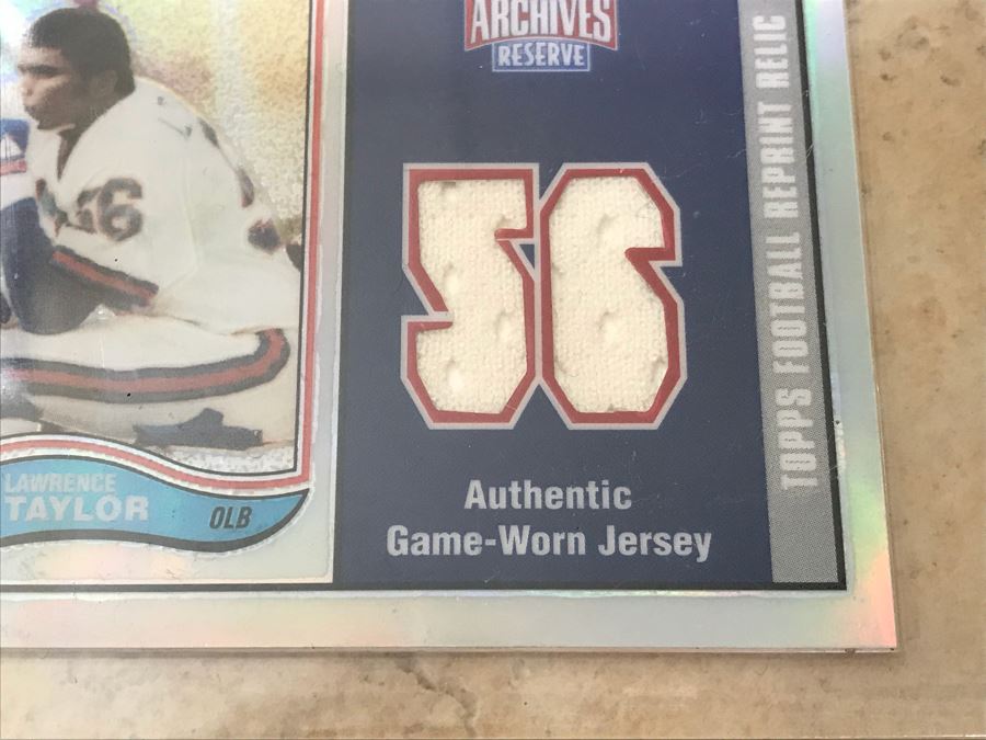 2001 Topps Game-Worn Jersey Football Card Lawrence Taylor [Photo 3]