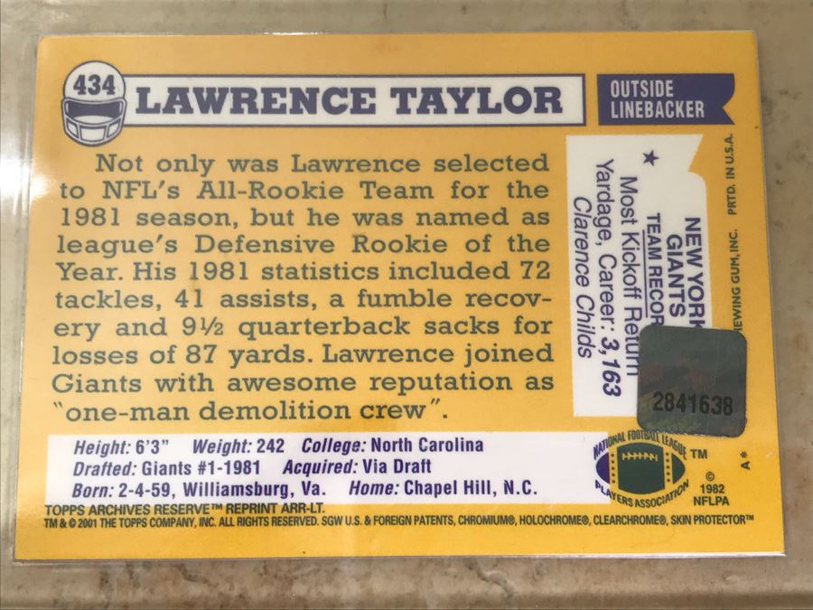 2001 Topps Game-Worn Jersey Football Card Lawrence Taylor [Photo 5]