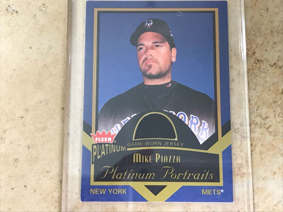 2003 Fleer Baseball Card Authentic Game-Worn Jersey Mike Piazza [Photo 2]
