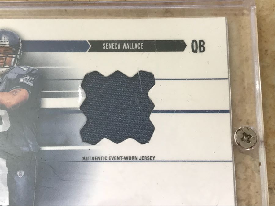 2003 Donruss Football Card Rookie Card With Event-Worn Jersey Limited Edition [Photo 2]