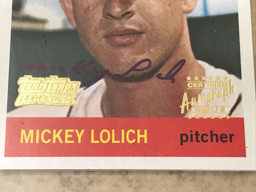 2001 Topps Signed Baseball Card Mickey Lolich [Photo 3]