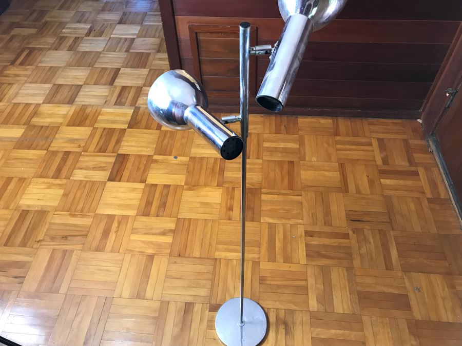 Mid-Century Modern Adjustable Chrome 2-Light Floor Lamp [Photo 4]