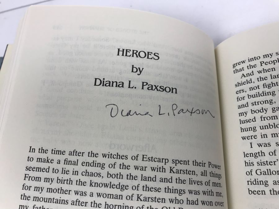 JUST ADDED - Pair Of Signed Books Tales Of The Witch World Created By Andre Norton - Signed By Andre Norton, Robert Bloch, A.C. Crispin, Mercedes Lackey, Sasha Miller And More - See Photos [Photo 15]