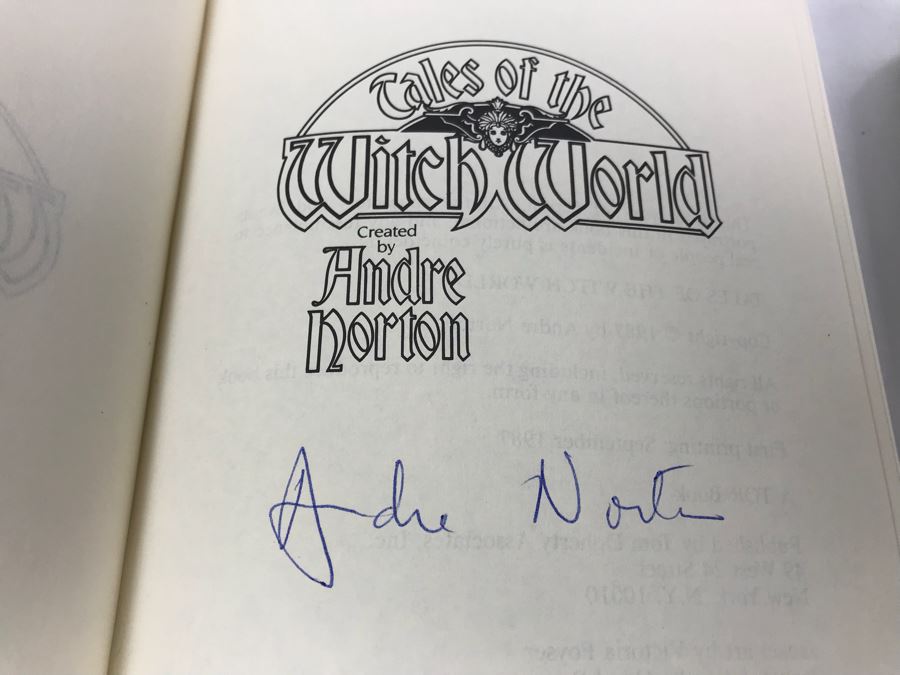 JUST ADDED - Pair Of Signed Books Tales Of The Witch World Created By Andre Norton - Signed By Andre Norton, Robert Bloch, A.C. Crispin, Mercedes Lackey, Sasha Miller And More - See Photos [Photo 5]
