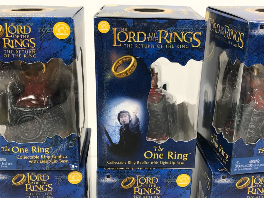 (6) The Lord Of The Rings The Return Of The King The One Ring Collectible Ring Replica With Light-Up Base New Old Stock [Photo 9]
