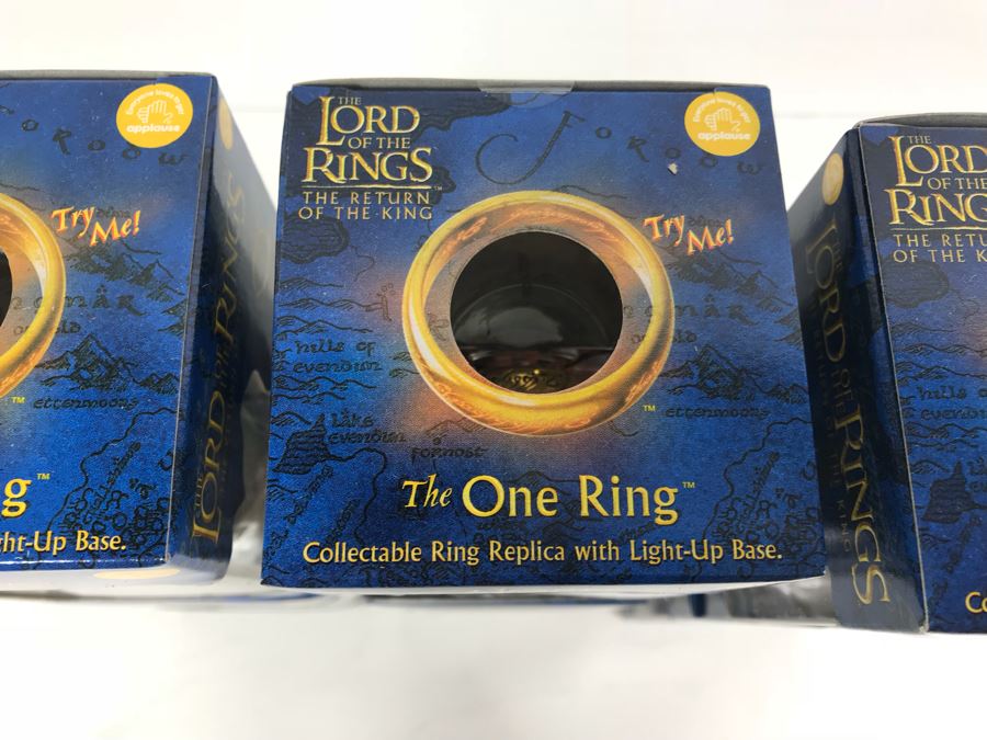 (6) The Lord Of The Rings The Return Of The King The One Ring Collectible Ring Replica With Light-Up Base New Old Stock [Photo 4]