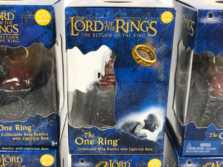 (6) The Lord Of The Rings The Return Of The King The One Ring Collectible Ring Replica With Light-Up Base New Old Stock [Photo 7]