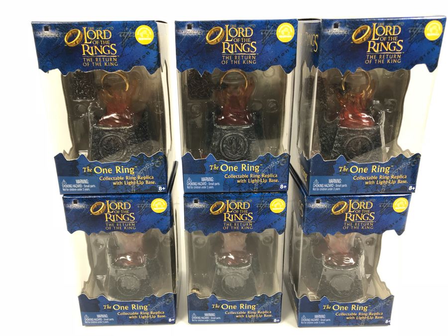 (6) The Lord Of The Rings The Return Of The King The One Ring Collectible Ring Replica With Light-Up Base New Old Stock [Photo 2]