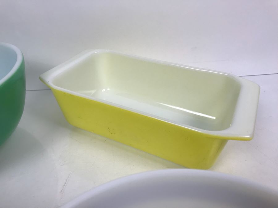 Set Of (3) Vintage Pyrex Mixing Bowls And Pyrex Casserole Dish [Photo 8]