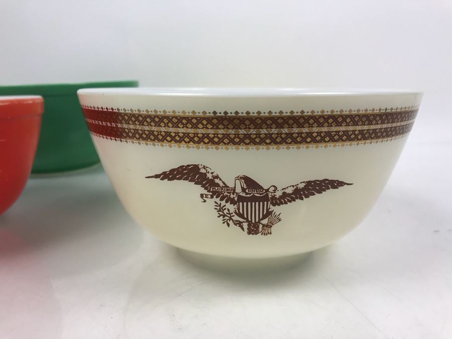 Set Of (3) Vintage Pyrex Mixing Bowls And Pyrex Casserole Dish [Photo 3]