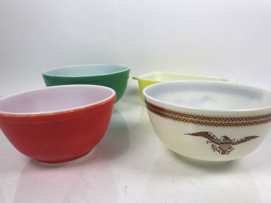Set Of (3) Vintage Pyrex Mixing Bowls And Pyrex Casserole Dish [Photo 2]