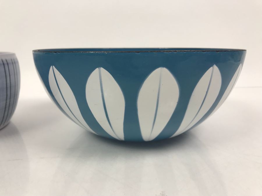 Signed Chappell Mid-Century Soup Bowl With Handle And MCM Metal Bowl [Photo 4]