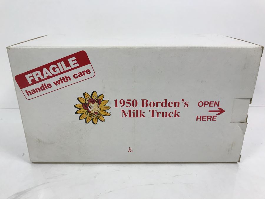Danbury Mint 1950 Borden's Milk Truck New Old Stock [Photo 1]