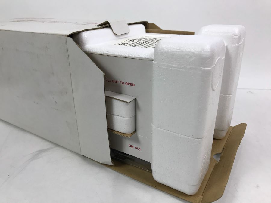 Danbury Mint 1950 Borden's Milk Truck New Old Stock [Photo 3]