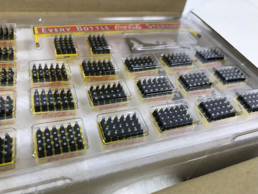 Danbury Mint Coca-Cola Brand Die-Cast Metal Vehicle Replica 1927 Coca-Cola Delivery Truck New Old Stock 127-001 [Photo 5]