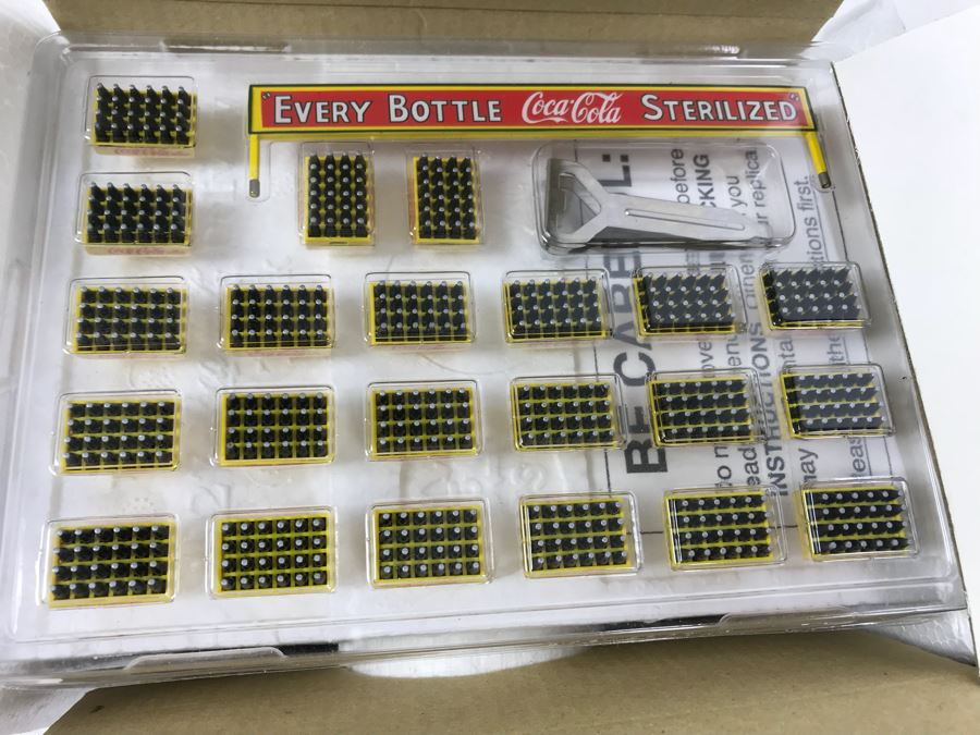 Danbury Mint Coca-Cola Brand Die-Cast Metal Vehicle Replica 1927 Coca-Cola Delivery Truck New Old Stock 127-001 [Photo 4]