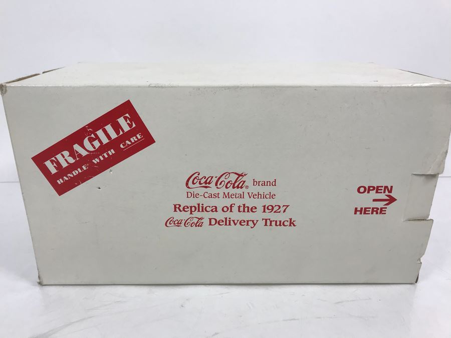 Danbury Mint Coca-Cola Brand Die-Cast Metal Vehicle Replica 1927 Coca-Cola Delivery Truck New Old Stock 127-001 [Photo 1]