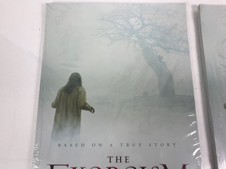 (2) Sealed Sets Of The Exorcism Of Emily Rose Movie Promotional Posters Comic Con (Estimating There Are Around 100 Posters In This Lot) [Photo 3]