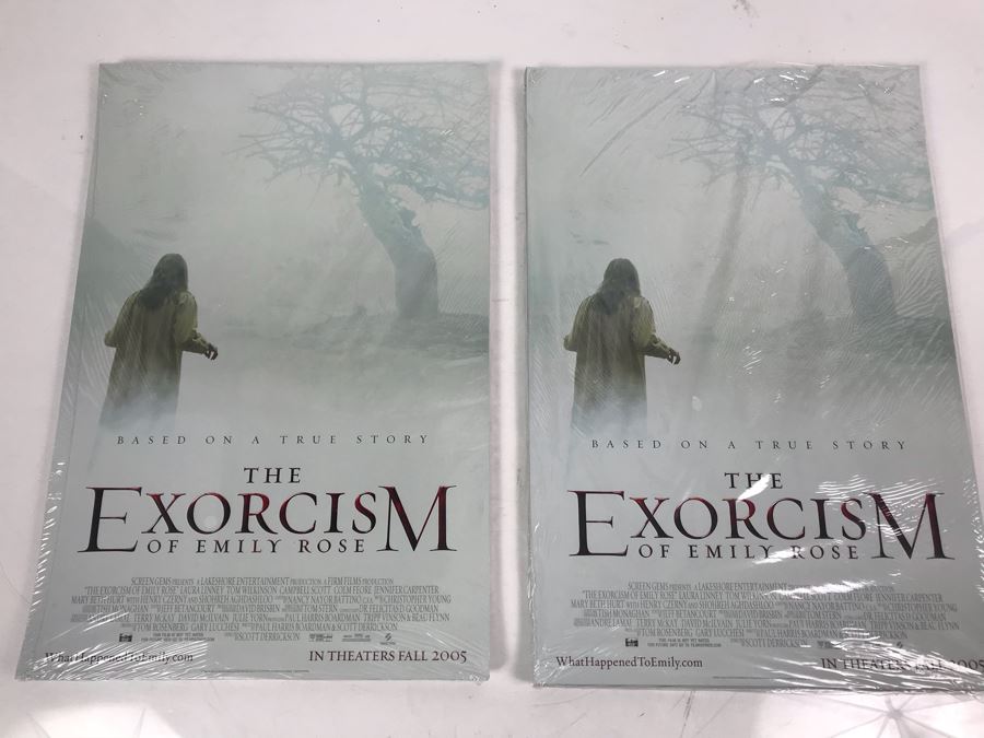 (2) Sealed Sets Of The Exorcism Of Emily Rose Movie Promotional Posters Comic Con (Estimating There Are Around 100 Posters In This Lot) [Photo 1]