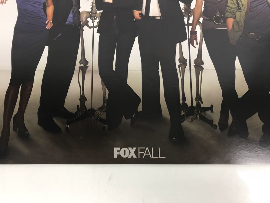 (16) Copies Of The CW TV Series SMALLVILLE And (5) Copies Of FOX TV Series Bones Movie Promotional Posters Comic Con [Photo 6]