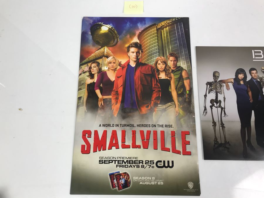 (16) Copies Of The CW TV Series SMALLVILLE And (5) Copies Of FOX TV Series Bones Movie Promotional Posters Comic Con [Photo 2]