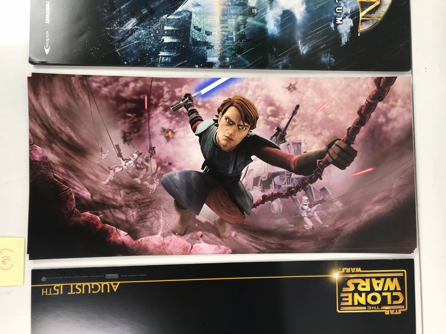 (20) Copies Of Batman Arkham Asylum Video Game Poster And (16) Copies Of STAR WARS The Clone Wars (Double-Sided) Movie Promotional Posters Comic Con [Photo 7]