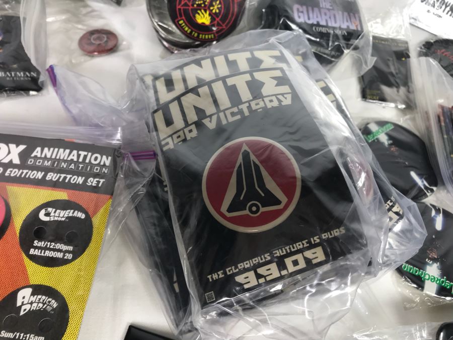 Collection Of Various Vintage Movie, TV Show, Comic Book Promotional Buttons Jurassic Park, Toy Story - See All Photos [Photo 14]