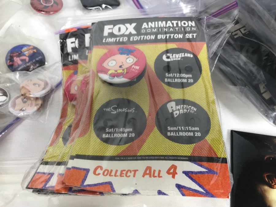 Collection Of Various Vintage Movie, TV Show, Comic Book Promotional Buttons Jurassic Park, Toy Story - See All Photos [Photo 15]