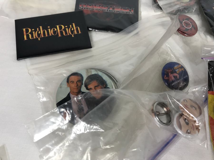 Collection Of Various Vintage Movie, TV Show, Comic Book Promotional Buttons Jurassic Park, Toy Story - See All Photos [Photo 22]